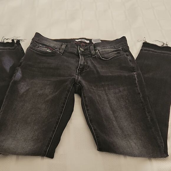 Women's Black Mid-Rise Distressed Skinny Jeans - Picture 15 of 16